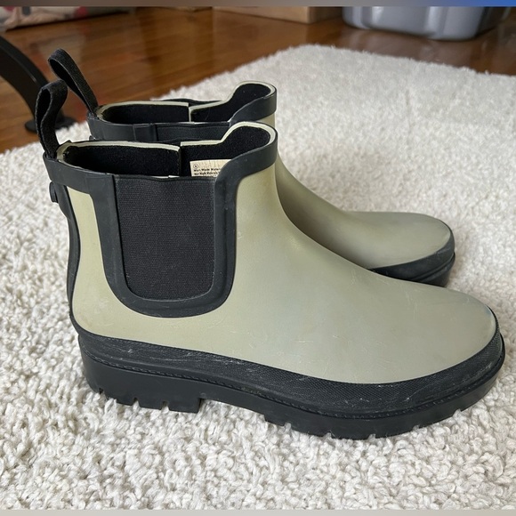 Women’s Size 8 Green/Black Ankle Rain Boots - Picture 4 of 10